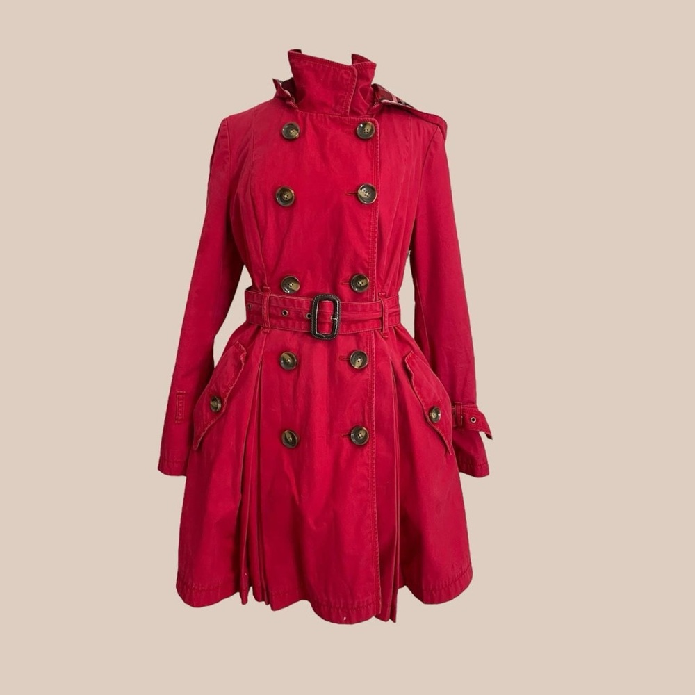 Red raincoat wide skirt
